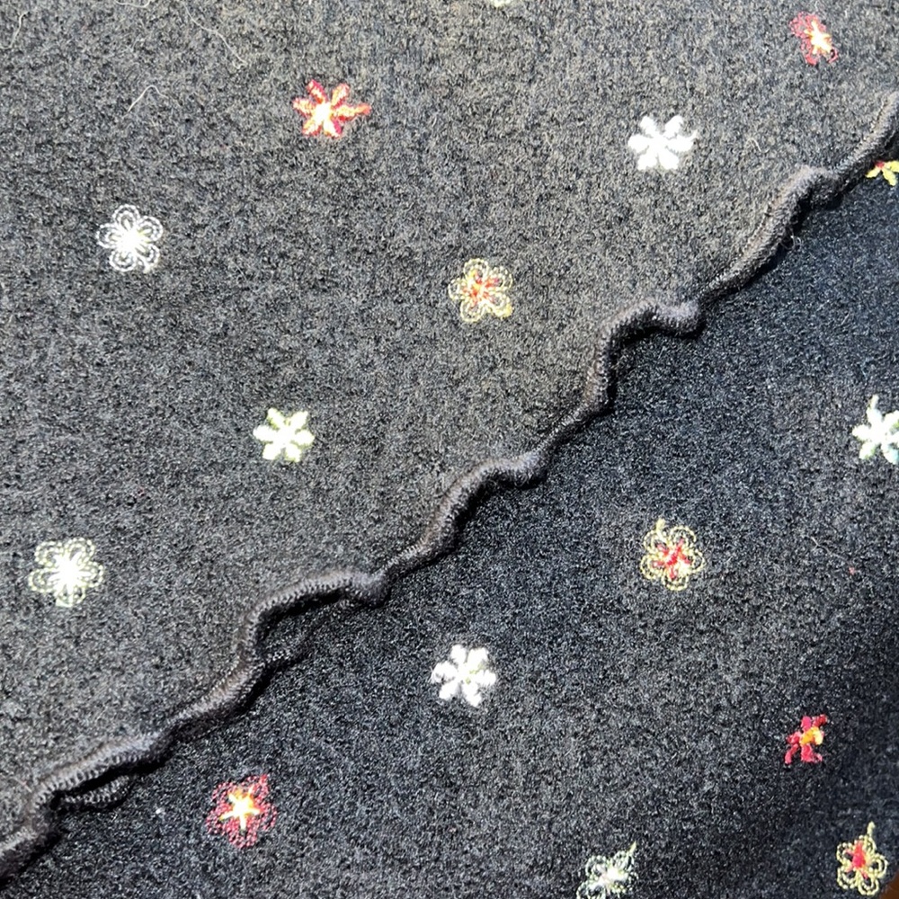 Beautiful Moschino CheapandChic Wool Floral Embroidered Skirt Sz. 8 - Picture 6 of 7